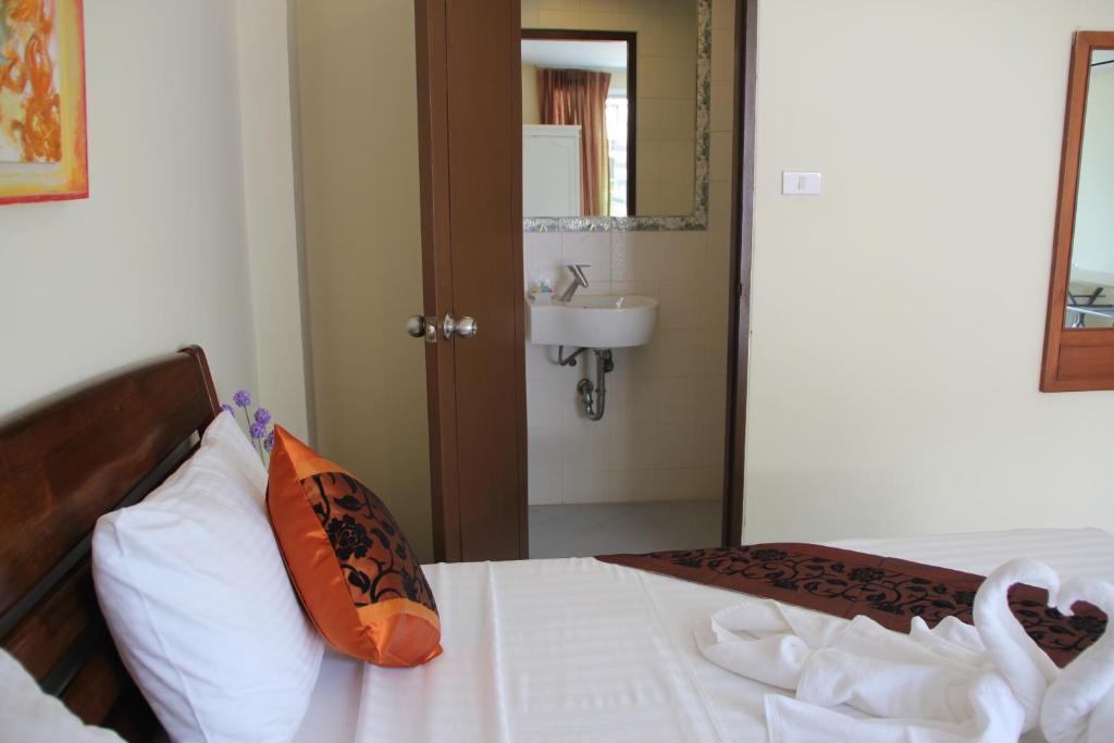 Chanisara Guest House Kata Beach  Kamer foto