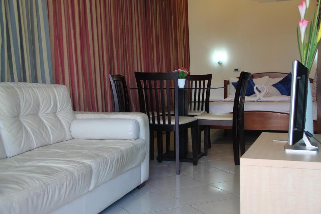 Chanisara Guest House Kata Beach  Kamer foto